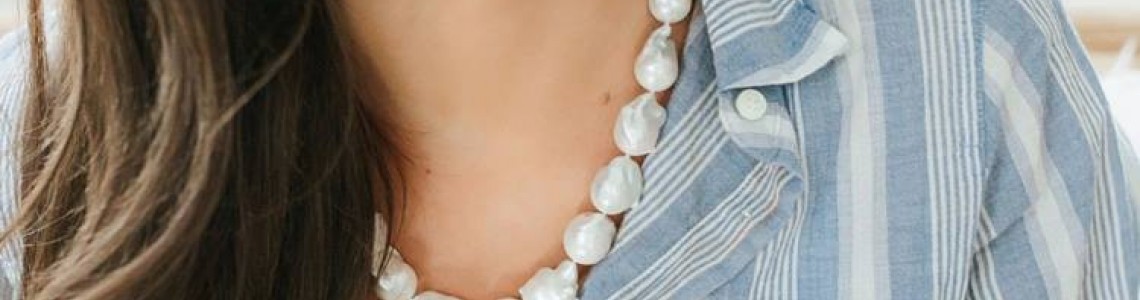 Pearls in 2022: How to Wear Pearl Necklace Casually?