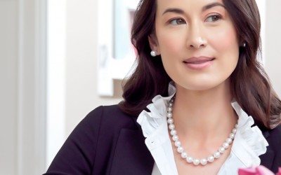 How To Style Pearl Jewelry In Office Looks