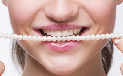 How to Tell a Real Pearl Necklace - The Foolproof Guide