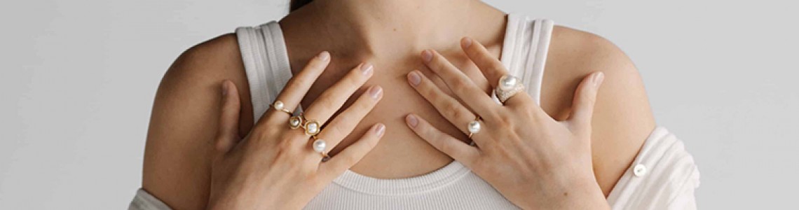 How to Wear Pearl Rings as Your 