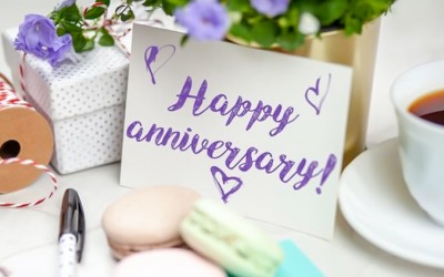 Ultimate Guide to Modern and Traditional Anniversary Gifts by Year