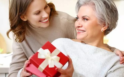 The Ultimate Guide to Choosing the Perfect Gift for Your Parents
