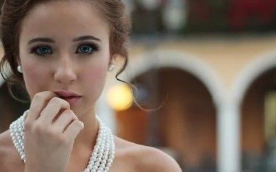 How to Match Makeup with Pearls for a Stunning Look