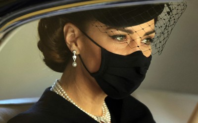 Captivating Pearl Elegance: Princess Kate's Iconic Pearl Earring Selections