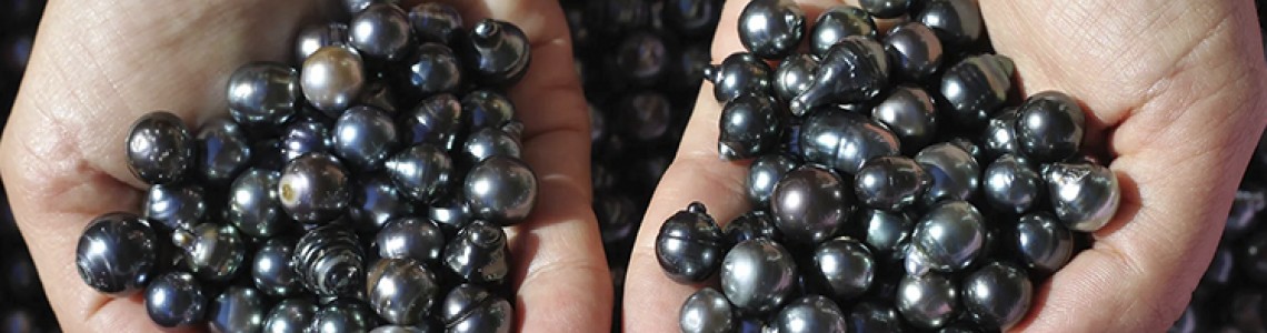Beyond Diamonds: Unveiling the Enigmatic World of Black Gemstones for Jewellery