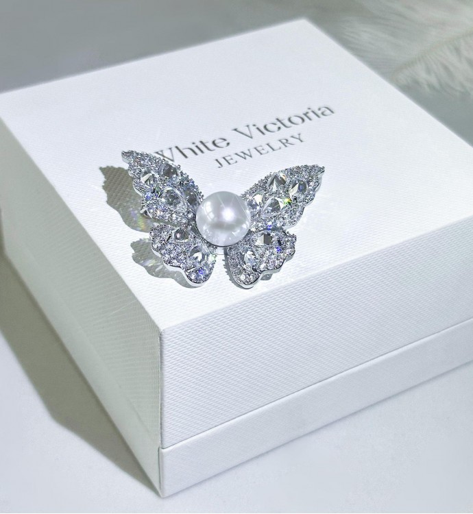 10.0-11.0mm White Freshwater & Crystal Butterfly Brooch