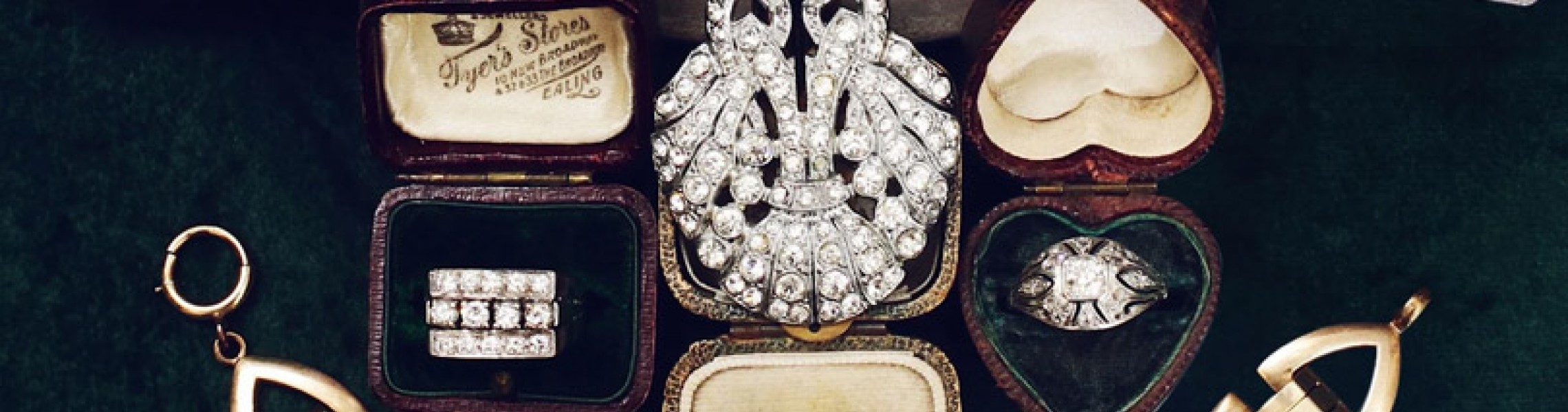 Art Deco Jewelry History, Design, and How to Identify Authentic Pieces