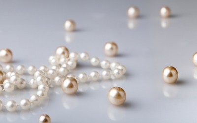 3 Quick Ways To Tell If A Pearl Is Real Or Not, According to Experts