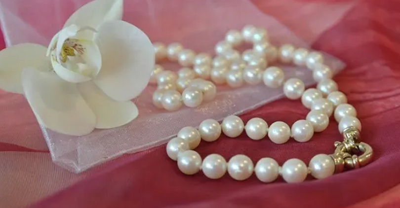 how to clean pearl necklace