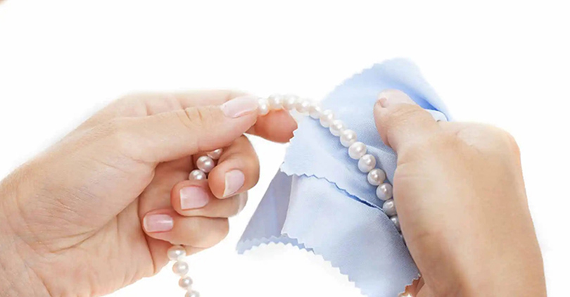 how to clean pearl necklace